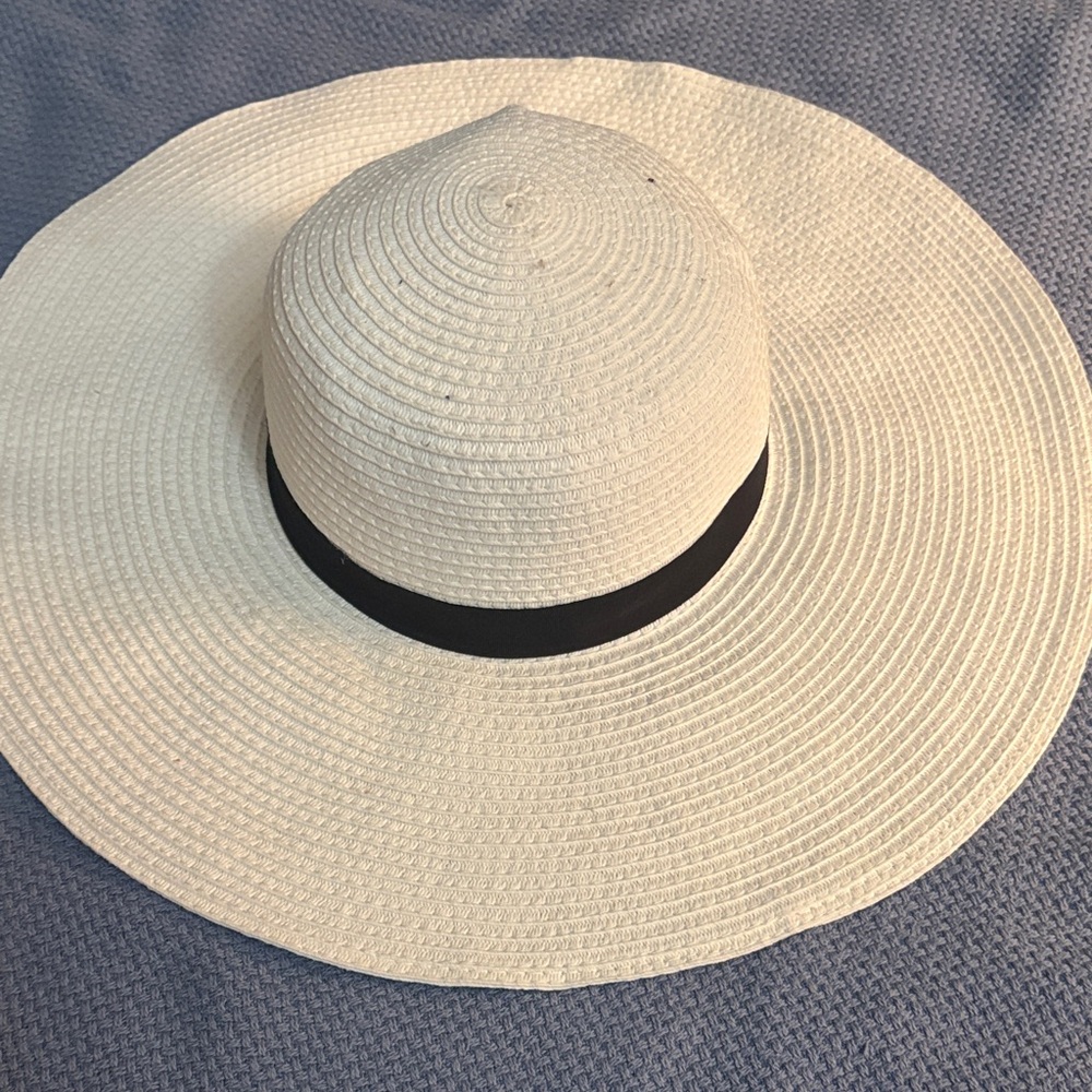 Target Elegant White Hat with Black Band